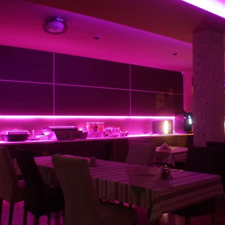 Hotel Fitromax Ajka エクステリア 写真